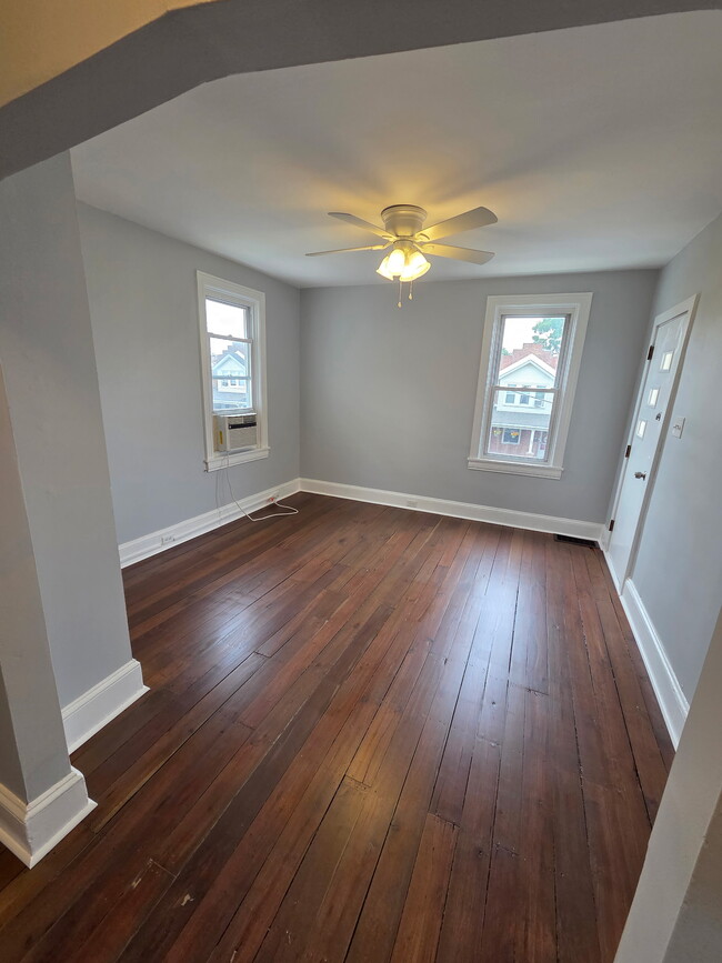Living Room - 146 E 2nd St Unit 2nd Flr