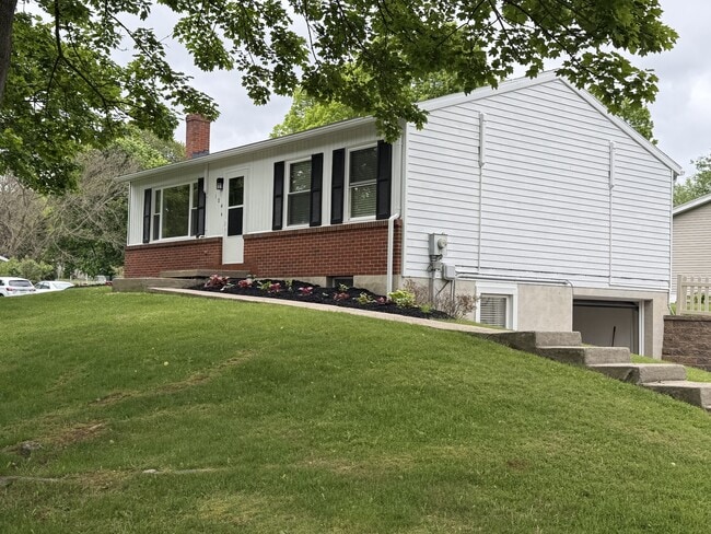 Photo - 104 Creekside Dr