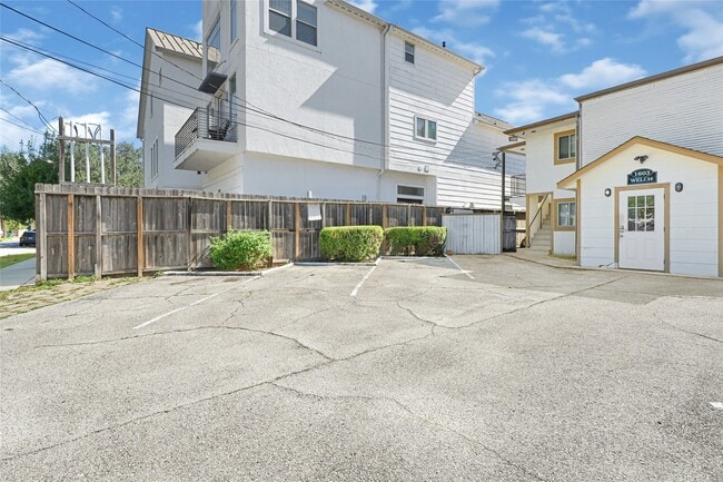 Photo - 1603 Welch St