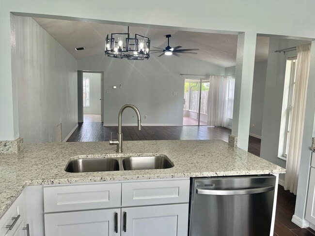 Photo - Providence Lakes beauty for rent and READY...