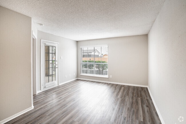 1BR, 1BA - 675SF - Living Room