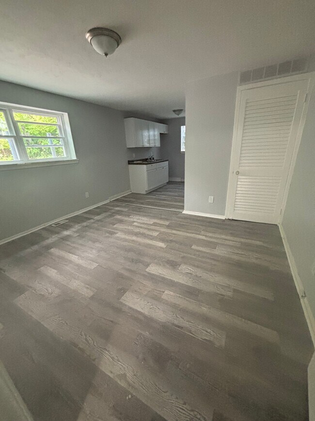 Photo - 14513 Milverton Rd