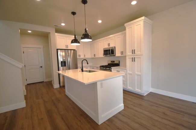 Photo - 205 S Ripplerock Ln