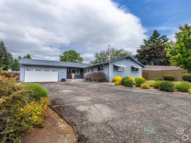 Building Photo - Absolutely Stunning 3 Bed, 2 Bath Home in ...