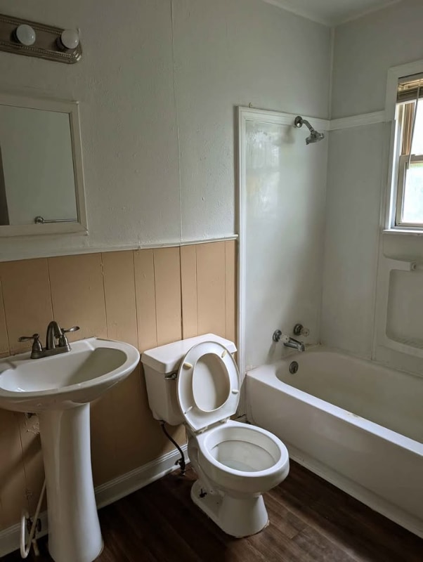 Photo - 717 Mickan St