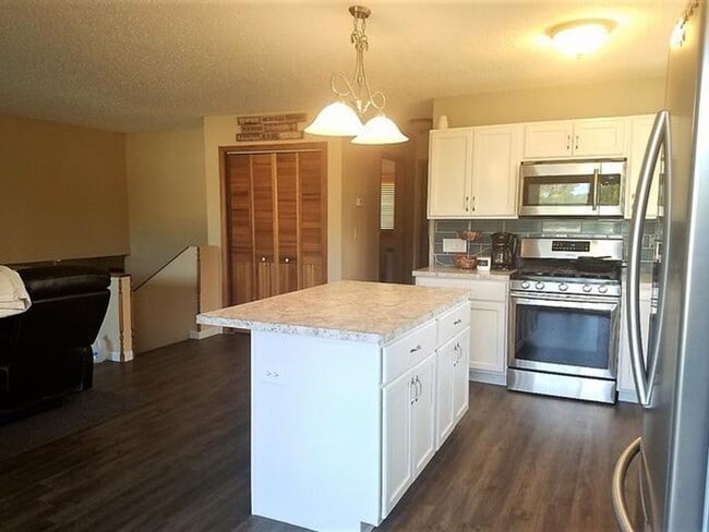 Photo - Great home, great quiet neighborhood!