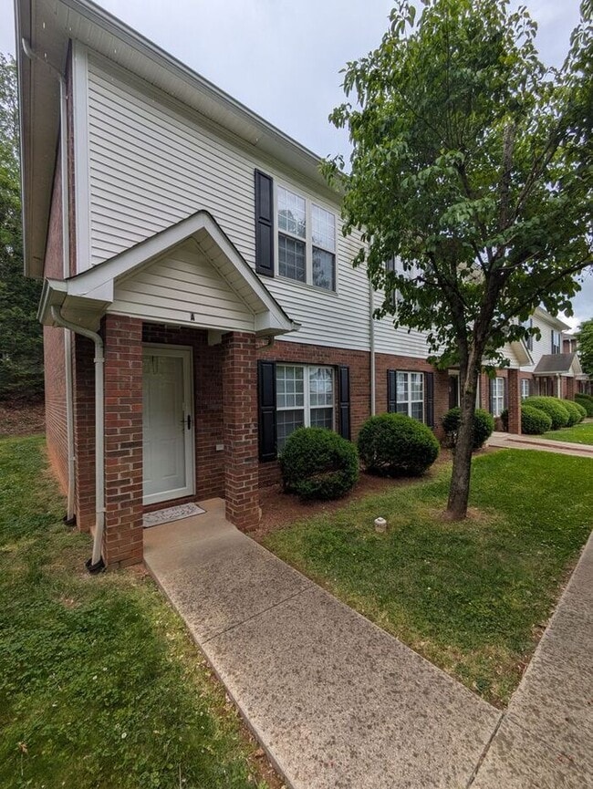 Building Photo - 2BD/2.5BA Unit at Water Oaks in Hickory!