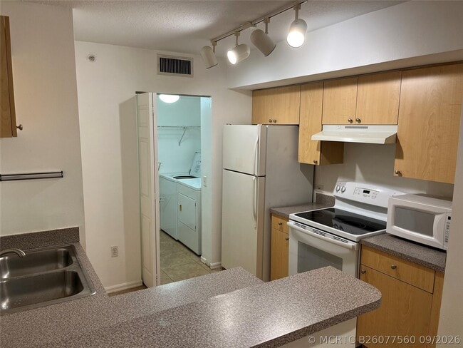 913 Villa Cir Unit 913