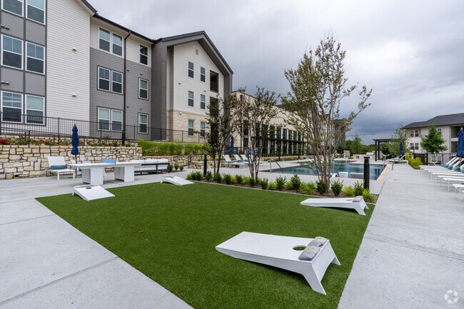 Piscina estilo centro turístico - Bluestem at Loyola