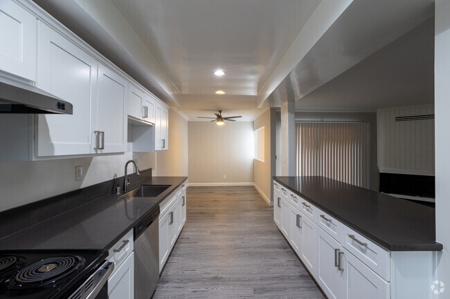 2BR, 2BA - 1050sqft