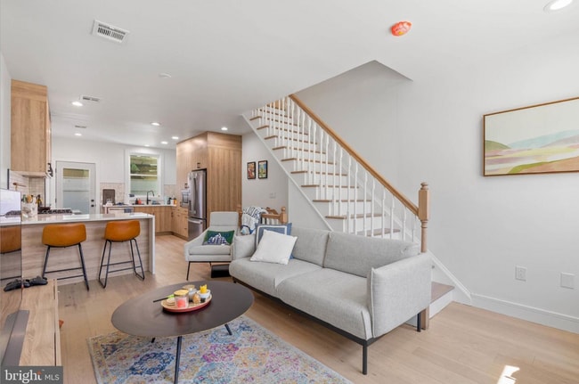 Building Photo - 2117 Clymer St
