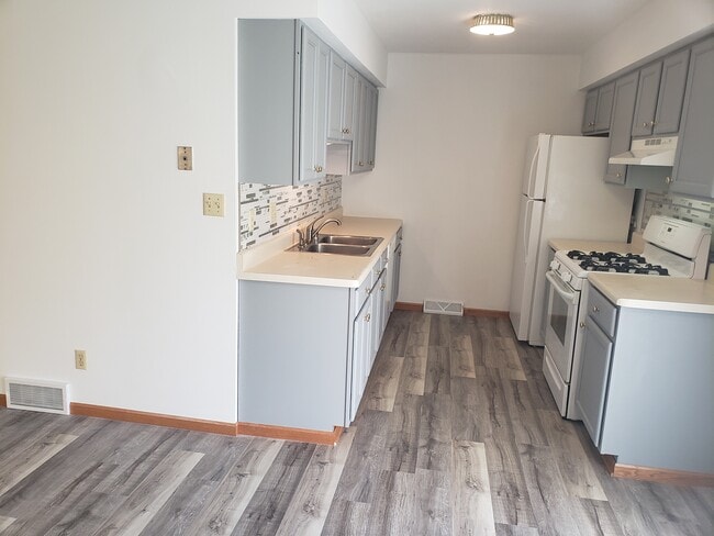 Photo - 2245 Sylvan Way Unidad 4