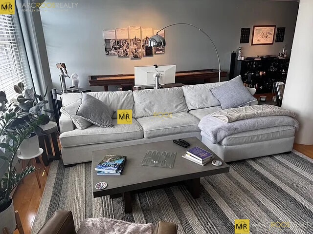 Photo - 210 South St