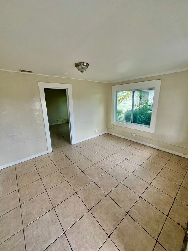 Photo - SPACIOUS 1BR/1BA Lakeland Duplex