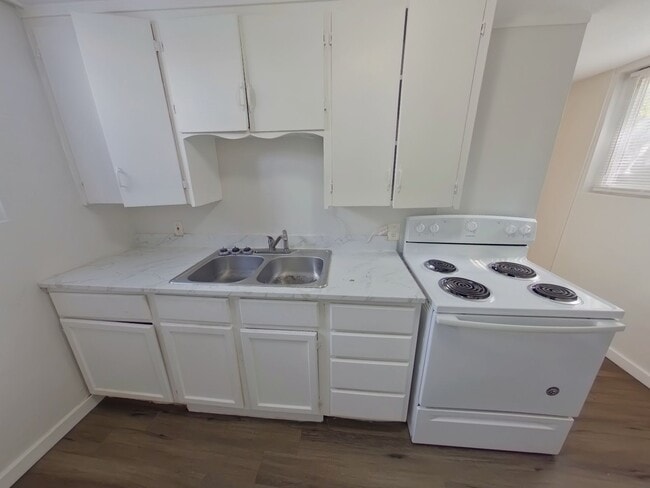 Photo - 145 N Ash St