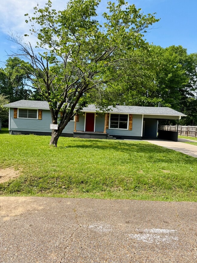 Building Photo - 3610 Davis St