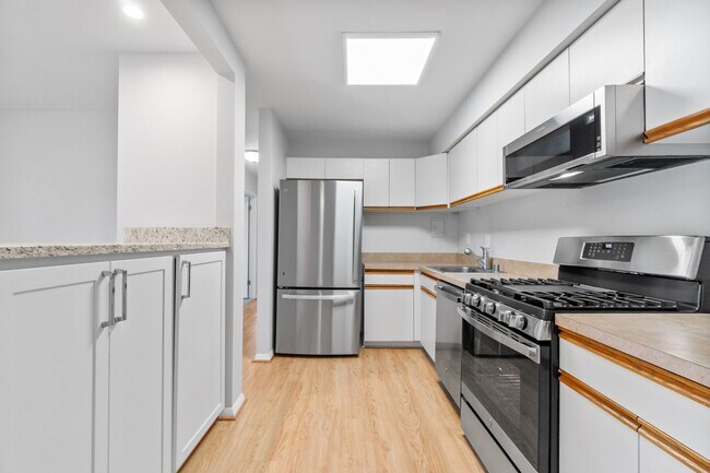 Photo - Fairwinds. Renovated and Updated. Spacious 2 bed 2 bath ground level condo in Annapolis! Unit A