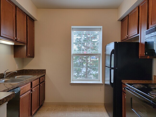 Photo - 1992 Shady Oak Dr Unit 1992