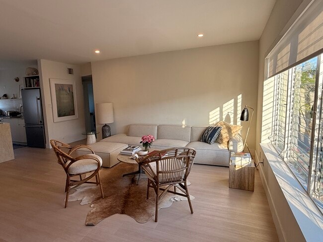 8115 Hawthorne Ave Unit 3