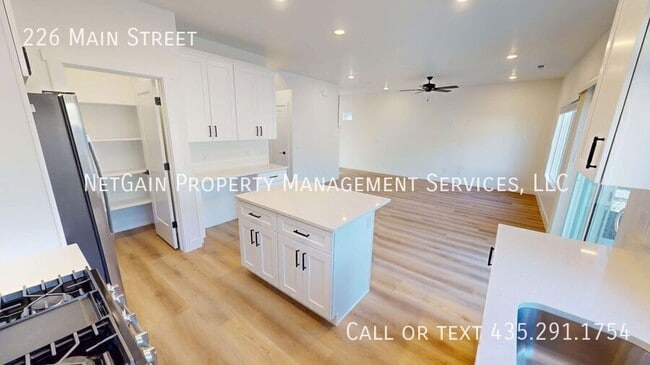 Photo - 226 N Main St