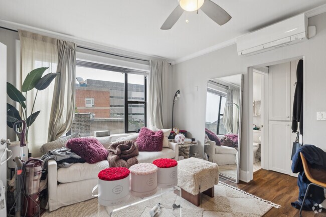 1BR, 1BA - 400SF - Living Room