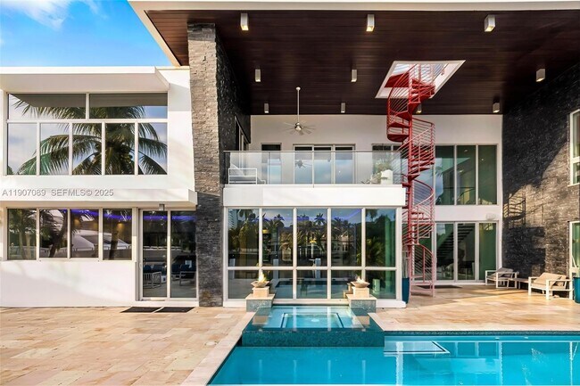 Photo - 300 Royal Plaza Dr