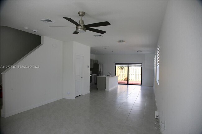 Photo - 371 NE 16th St