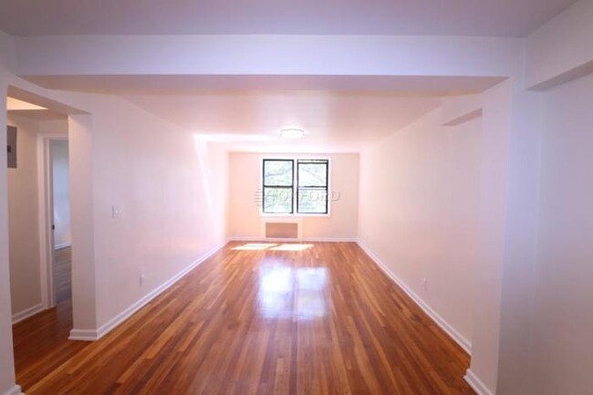Building Photo - 1 bedroom in ELMHURST NY 11373 Unit 3D Rental