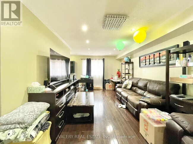 Photo - 2788 Eglinton Ave E