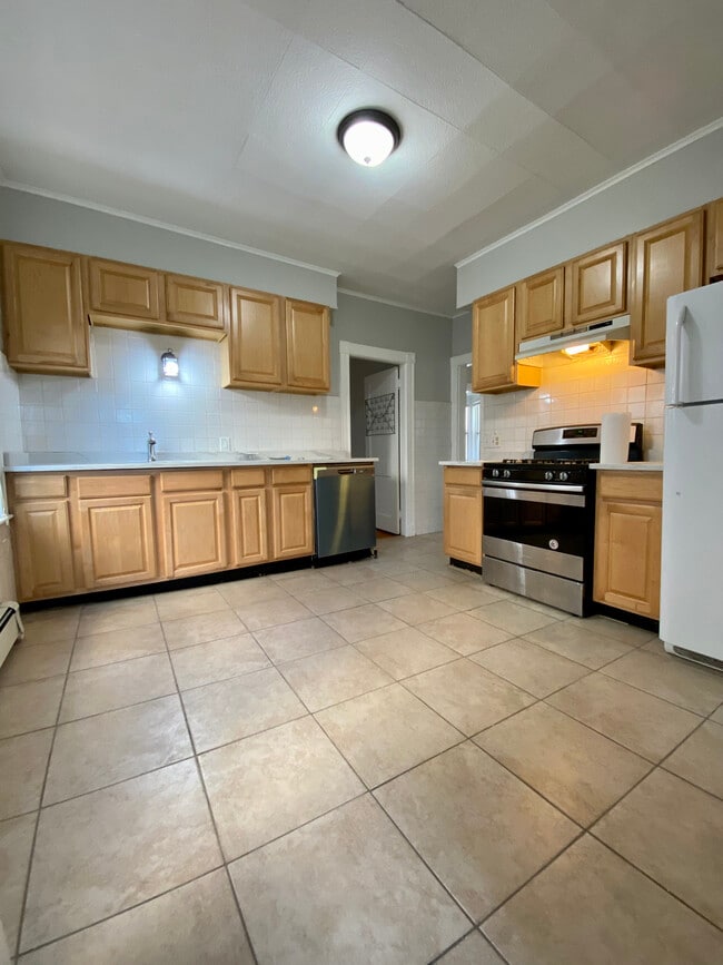 Building Photo - 14 Belknap St Unit 1 Rental