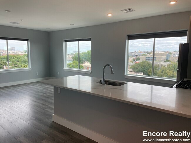 Building Photo - 55 W Fifth St Unit 507