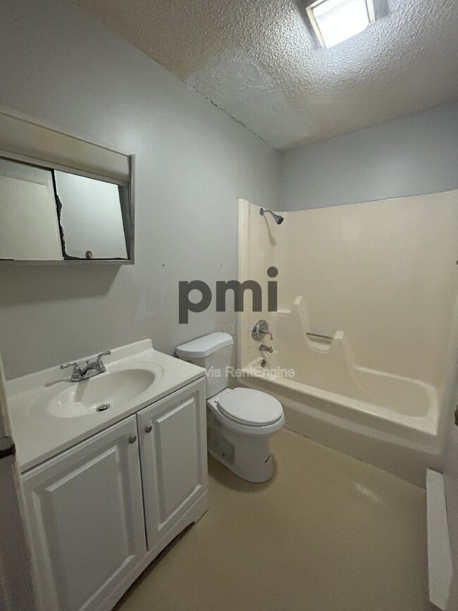 Photo - 24 W Buchanan Ave Unit 5