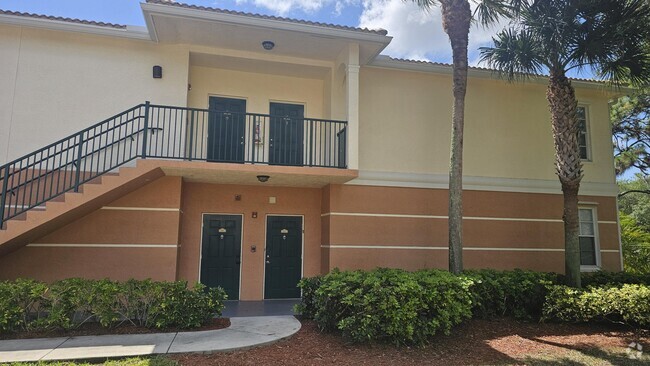 Building Photo - 1111 Myrtlewood Cir E Rental