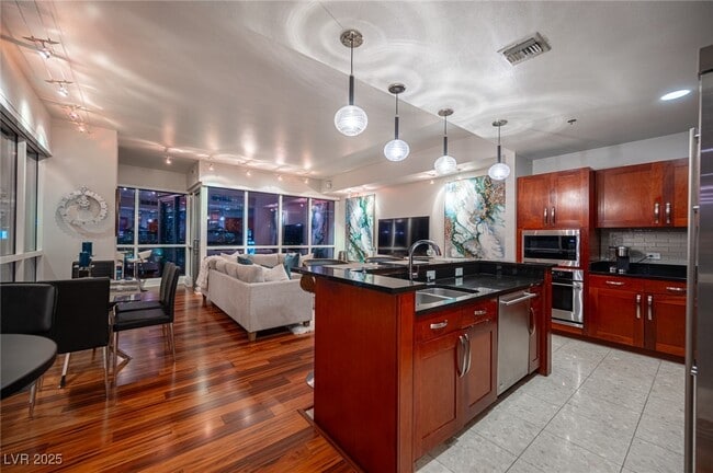 Building Photo - 4525 Dean Martin Dr Unit 1000