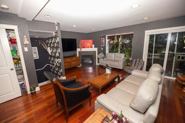 Photo - *Beautiful Ballard Townhome with Spacious Fenced Yard & Attached Garage FOR RENT* Available for M...