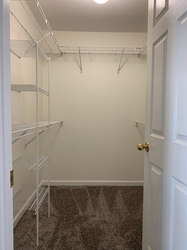 Photo - 3 Bed 2 Bath/2 Car Garage and Fenced in Yard!
