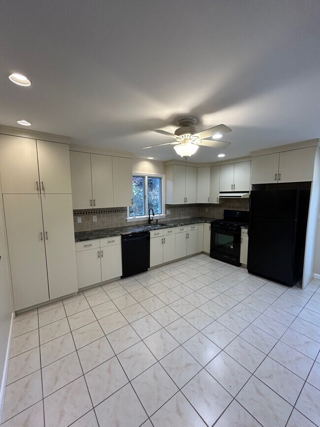 Cocina - 15 Old Village Ln