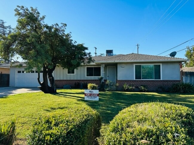 $2,300 First & Bullard 3 Bedroom, Pool, Ho... - $2,300 First & Bullard 3 Bedroom, Pool, Ho... House