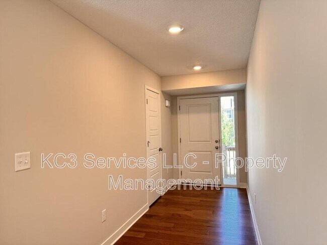Photo - 3716 SW Maryville Pl
