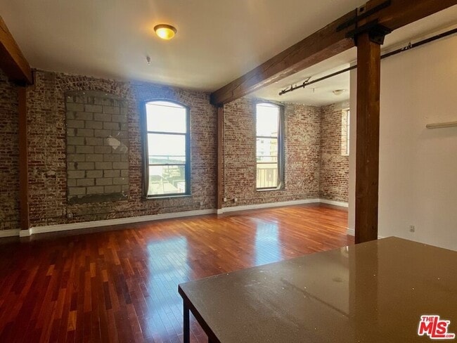 Photo - 652 Mateo St