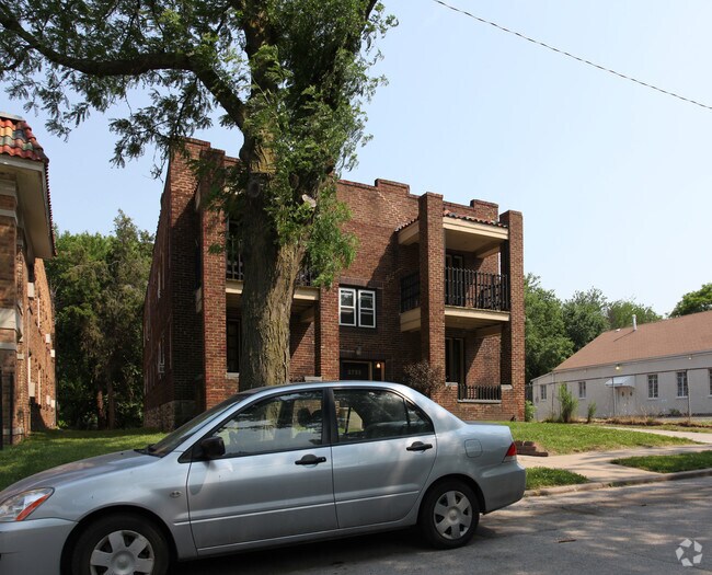 Photo - 2733 Campbell St