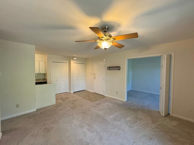 Photo - Charming 1 Bed 1 Bath + Den & Balcony In Cardinal Forest - Water Included!