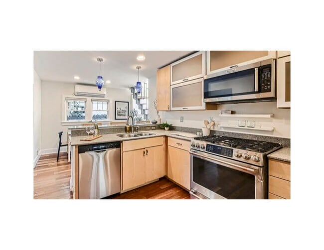 Shared kitchen - 3147 8th St