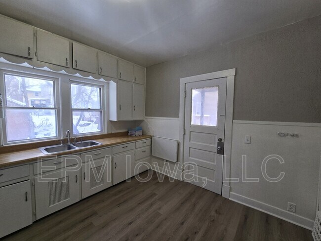 Photo - 406 Locust St