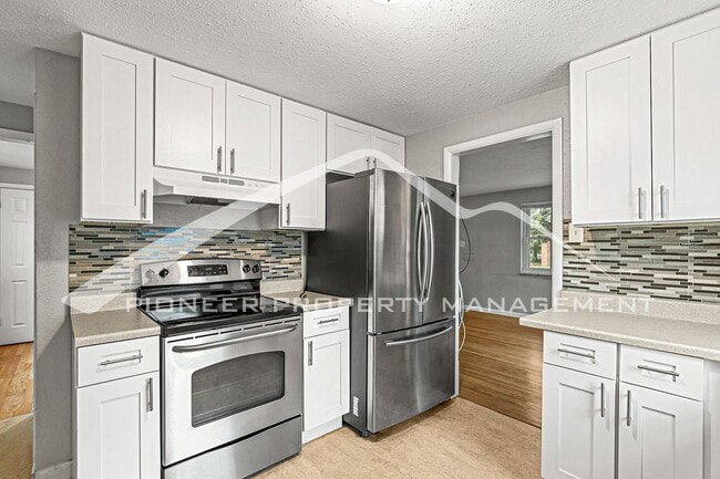 Photo - Spacious Home with Washer/Dryer and Fenced Yard