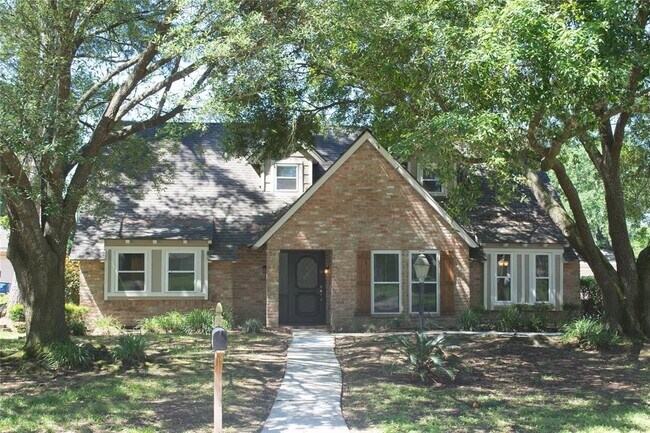 Building Photo - 18119 Shadow Valley Dr