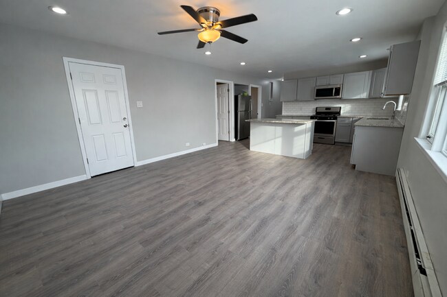 Photo - 5358 S Narragansett Ave Unit 3