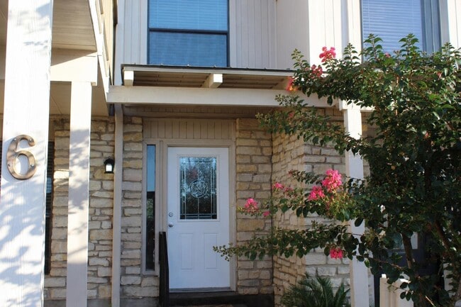 Building Photo - 105 Star Unit 6