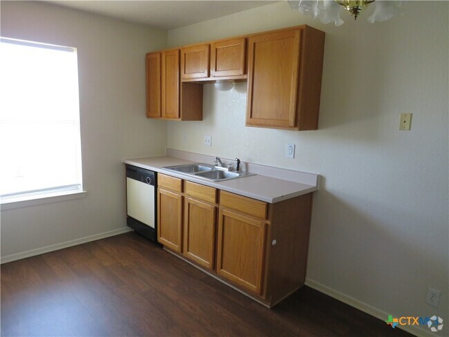 Building Photo - 2014 Cedarhill Dr Unit C Rental