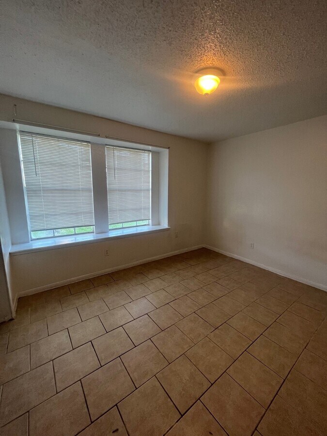 Photo - 12211 Wood Spring Ln Casa